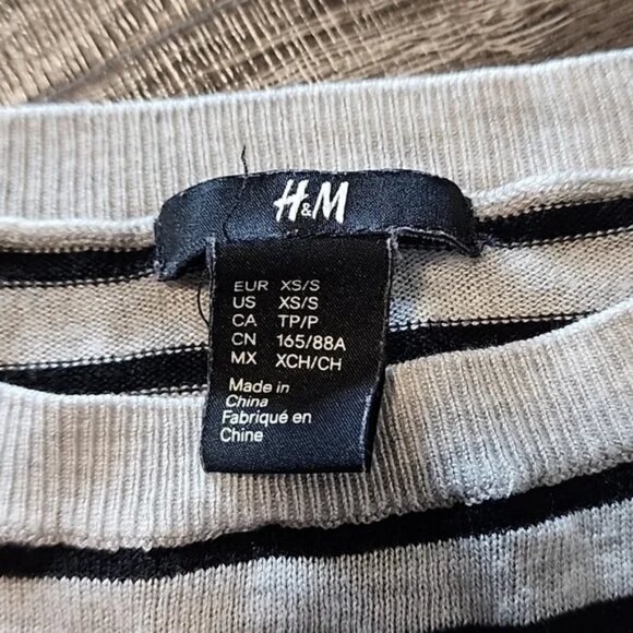 🦩 H&M oversized Striped sweater 🦩 - Picture 2 of 4